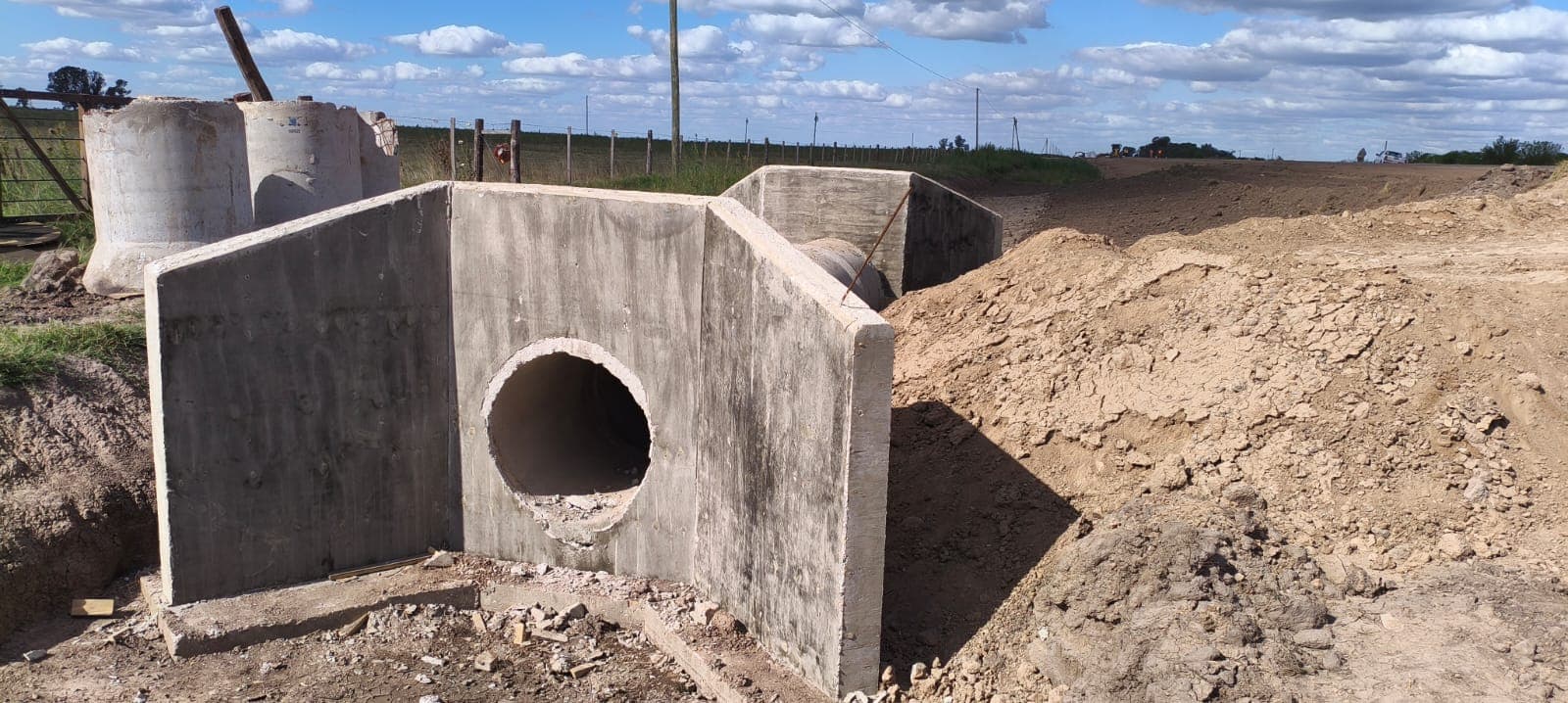 Culverts built by Konstrudesch on Provincial Route 14, Miguel Torres, Santa Fe — photo 2