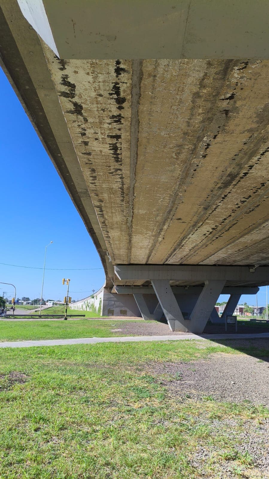 Detail of the concrete underside deck of the bridge over the Formosa ring road